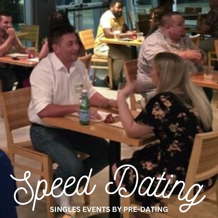 Cincinnati attendees of Speed Dating in Ohio enjoying the event!